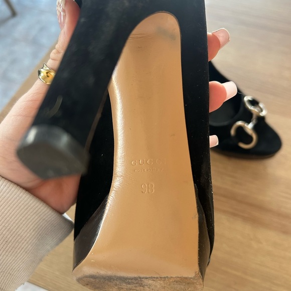 Fabulous ultra high open toe suede platformheels by Gucci. - Picture 5 of 6